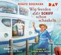 "Wir werden das Schiff schon schaukeln." Eine ältere Frau mit Strohhut steigt lächelnd auf ein Schiff, Passagiere winken oben.