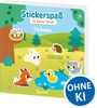 Text: Stickerspaß für kleine Hände, Tierkinder, Mit wiederverwendbaren und reißfesten Stickern, ab 18 Monaten, OHNE KI. 

Eine farbenfrohe Illustration mit niedlichen Tierstickern: Eule, Igel, Hase, Fuchs, Ente und Katze in einer grünen Landschaft.
