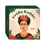 „Frida Kahlo Quiz“ steht über einer Illustration von Frida Kahlo mit Blumen im Haar und bunten Blüten um sie herum.