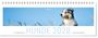 "ars vivendi, LITERARISCHER HUNDE 2028 TISCHKALENDER". Ein Hund sitzt im Gras vor blauem Himmel.
