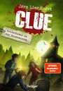 „Jørn Lier Horst, CLUE, Grabräuber in der Skutebucht“, zeigt Kinder mit Taschenlampe vor grünem Wald und Kirche.