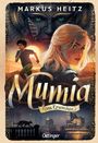 "Markus Heitz, Mumia, Das Erwachen, Oetinger." Illustration mit junger Frau, laufendem Jungen, Sphinx und Stadt im Hintergrund.