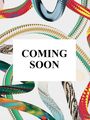 Text: "COMING SOON". Im Hintergrund bunte, kunstvolle Schlangenarten.