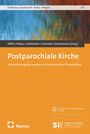 "Postparochiale Kirche" auf orangefarbenem Hintergrund; Gemälde mit blauen, grünen und roten abstrakten Mustern.