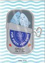 "Für Fisch Verliebte," "Leckeres aus Meer & Fluss." Zwei Fische kuschelnd in einer geöffneten Dose mit Kurbel.