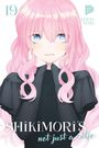 "19", "Shikimori's not just a cutie", "Keigo Maki". Illustration eines Mädchens mit rosa Haaren und nachdenklichem Ausdruck.