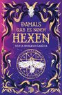 "Damals gab es noch Hexen" von Silvia Moreno-Garcia. Illustration: Magisch mit Schädeln und Raben.
