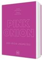 Text: "PINK ONION. EASY. VEGGIE. UNEXPECTED." Autoren: Janine Kromminga, Carina Sandmann. Rosa Buchcover, stilvolles Design.