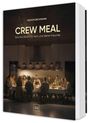 „CREW MEAL - Das Kochbuch für dich und deine Freunde“. Menschen sitzen an einem gedeckten Tisch.