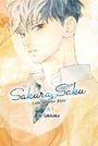 "Sakura, Saku: Liebe in voller Blüte - Io Sakisaka." Illustration eines Jungen mit hellem Hemd und blau-weißem Haar.