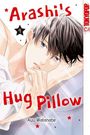 "Arashi's Hug Pillow", "4", "Ayu Watanabe". Illustration: Junge mit dunklem Haar und hellem Hemd lehnt entspannt zurück.