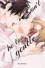 "Don’t be too gentle" in geschwungener Schrift. Zwei Personen in enger, emotionaler Szene.