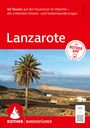 "40 Touren auf der Feuerinsel im Atlantik – die schönsten Küsten- und Vulkanwanderungen. Lanzarote". Palme vor Vulkan.
