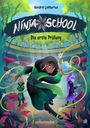 „Ninja School: Die erste Prüfung“. Bunte Illustration mit Ninjas in einer Waldkulisse. Verleger: Ueberreuter.