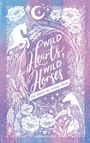 „Wild Hearts, Wild Horses“, „Der Zauber der weißen Pferde“. Illustration: Blumen, Pferde, Mond. Farben: Lila, Blau.