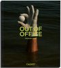 Text: "OUT OF OFFICE", "PASSION GOLF", "CALVHEY". Ein behandschuhter Arm hält einen Golfball im Wasser.