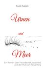 „Suse Sasso. Urnen und Meer. Ein Roman über Freundschaft, Abschied und den Mut zum Neuanfang.“ Schlichte Strandillustration.