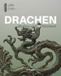 „DRACHEN: Mythos und Wirklichkeit“. Skulptur eines detailreichen Drachen auf grauem Hintergrund.