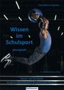 „Wissen im Schulsport. Lösungheft.“ Ein sportlicher Mann springt mit einem Medizinball, in einem Fitnessstudio.