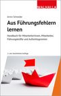 Aus Führungsfehlern lernen. Handbuch für Mitarbeiter. Papierboote, eines rot mit roter Flagge, im Vordergrund.