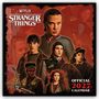 „Stranger Things“, „Official 2027 Calendar“. Illustration mit sieben Charakteren in intensiver Stimmung.
