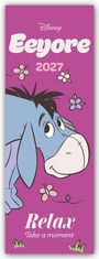 "Relax. Take a moment. Eeyore 2027." Illustration von Eeyore umgeben von Schmetterlingen und Blumen auf lila Hintergrund.