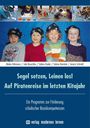Segel setzen, Leinen los! Auf Piratenreise im letzten Kitajahr. Vier Kinder tragen Piratentücher und lächeln.