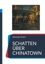 Text: "Alexander Erkert, SCHATTEN ÜBER CHINATOWN".
Illustration: Drei Personen in einem Auto, ein Mann fährt.