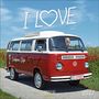"I LOVE" und "California Style" auf einem roten Retro-Van. Im Hintergrund eine Blumenwiese und blauer Himmel.