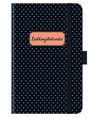 "Liebblingskalender" in einer dekorativen Schrift. Dunkles Cover mit kleinen rosa Punkten, ein Gummiband hält es zusammen.
