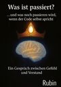 „Was ist passiert? ...und was noch passieren wird, wenn der Code selbst spricht.“ Ein leuchtendes Gehirn unter einer Krone.