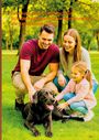 Text: "Lernbuch und Arbeitsbuch für Schulhundeführer zur Vorbereitung auf die Sachkundeprüfung". Familie mit Hund im Park.