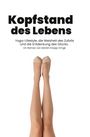"Kopfstand des Lebens" ist der Titel. Im Bild sind Beine in hellem Schuhwerk nach oben gestreckt.