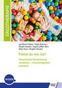 Ergotherapie, "Fühlst du wie ich?" Kinder spielen in einem Bällebad, lächelnd mit gehobenen Händen.
