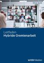 Text: "Leitfaden Hybride Gremienarbeit" und "Oliver Junk". Damen und Herren in einem modernen Konferenzraum mit Videokonferenz.