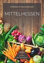 „Hofläden & Manufakturen Mittelhessen. Heimat erleben und genießen!“ Zahlreiche frische Gemüsesorten auf Holzhintergrund.