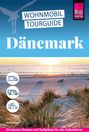 Text: „WOHNMOBIL TOURGUIDE Dänemark“. Illustration: Strand mit Wohnmobilen im Sonnenuntergang.