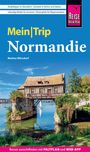 "Mein Trip Normandie. Markus Mörsdorf. Besser zurechtfinden mit Faltplan und Web-App." Fachwerkhaus an einem Fluss.