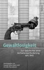 Text: "Gewaltlosigkeit", "Zur Geschichte einer Verhaltensanforderung seit 1945", Herausgeber. Skulptur eines Revolvers mit geknotetem Lauf.
