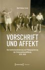 VORSCHRIFT UND AFFEKT. Historische Fotografie von Menschen in sportlicher Pose auf einer Bühne.