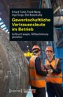 Titel: Gewerkschaftliche Vertrauensleute im Betrieb. Zwei Personen in Schutzkleidung sprechen in einer Fabrikhalle.