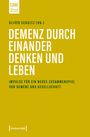 „DEMENZ DURCH EINANDER DENKEN UND LEBEN“ steht in großen weißen Buchstaben auf einem gelben Hintergrund.