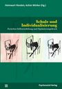 Titel: "Schule und Individualisierung". Drei abstrakte Illustrationen von lesenden Figuren an einem Tisch.