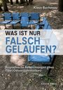 „Klaus Buchenau“, „WAS IST NUR FALSCH GELAUFEN?“, „Biographische Aufzeichnungen eines (Süd-)Osteuropahistorikers“. Sechs blaue Stühle im Freien.
