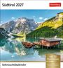 "Südtirol 2027", "Sehnsuchtskalender", "Mit 53 Postkarten zum Heraustrennen". See mit Berghütte und Kanus vor Bergkulisse.