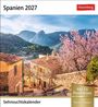 „Spanien 2027“, „Sehnsuchtskalender“, „Mit 53 Postkarten zum Heraustrennen“. Landschaft mit Bergen und blühendem Baum.