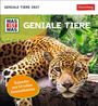 GENIALE TIERE 2027. WAS IST WAS. Kalender mit 53 tollen Sammelkarten. Ein Leopard liegt in einem tropischen Wald.