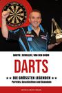 "DARTS – Die größten Legenden" von Barth, Schiller, Van den Boom. Ein Mann hält einen Pokal vor einer Dartscheibe.