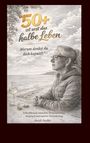 „50+ ist erst das halbe Leben. Warum denkst du dich kaputt?“ zeigt eine ältere Frau, die nachdenklich am Meer sitzt.