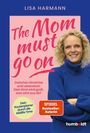 „The Mom must go on“. „Zwischen Sinnkrise und Lebenslust: Dein Kind wird groß, was wird aus dir?“ Frau in blauem Pullover.